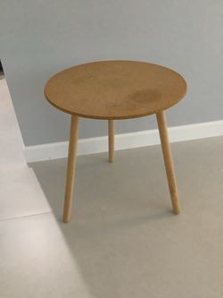Round accent table - 22” top / 25” tall