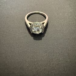Elegant Halo-Style Diamond Engagement Ring