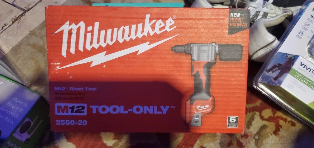 MILWAUKEE'S Electric Tools 2550-20 M12 Rivet Tool (Bare Tool)