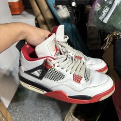 Jordan 4 Retro fire red size 9.5