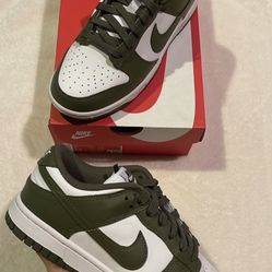 Nike Dunk Low ‘ Medium Olive ‘