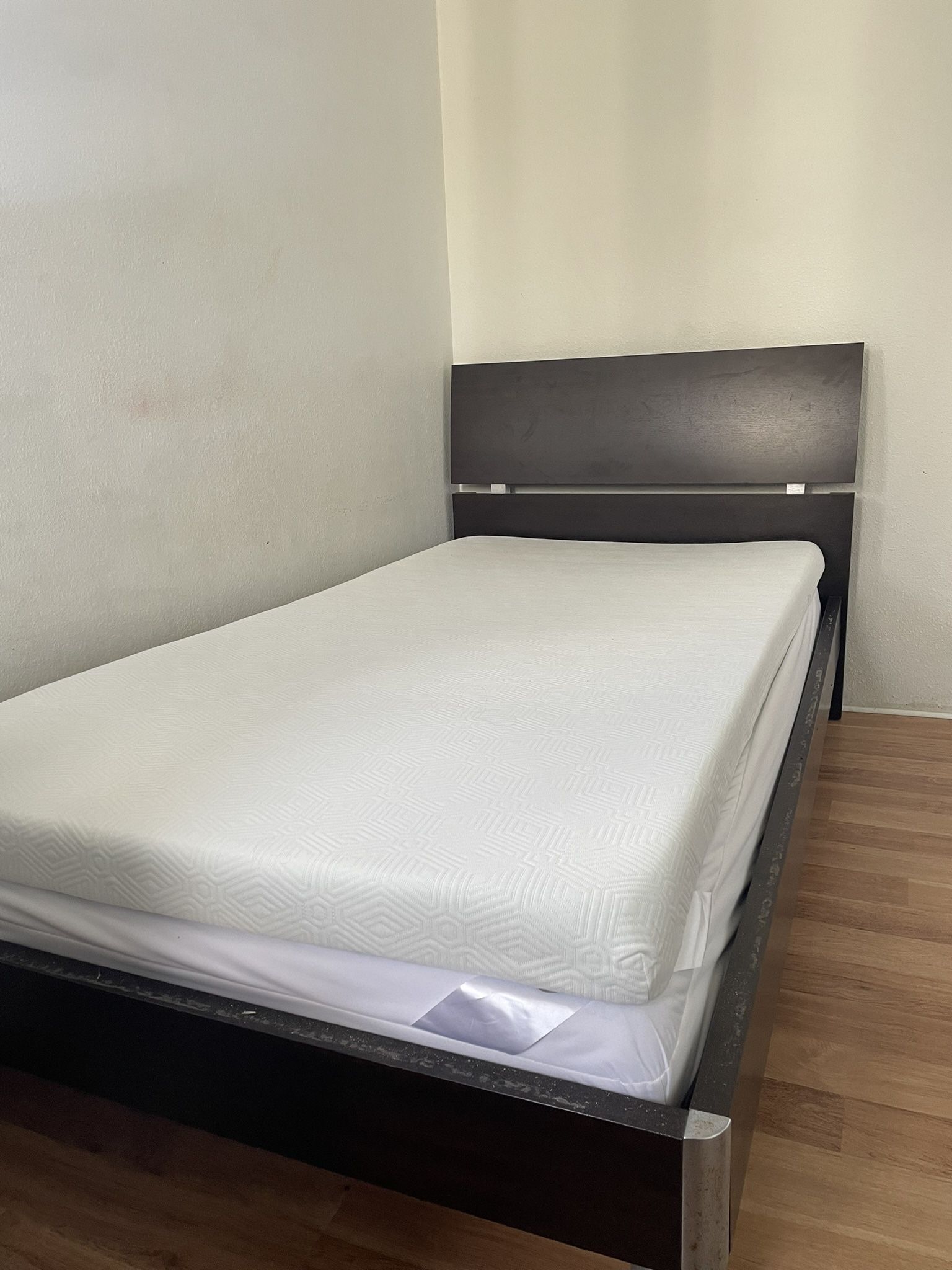 TWIN BED FOR SALE !