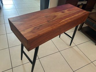 Mesa moderna de madera dura