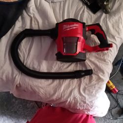 Milwaukee Compact Vacuum 