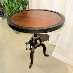 Side accent table (wood)
