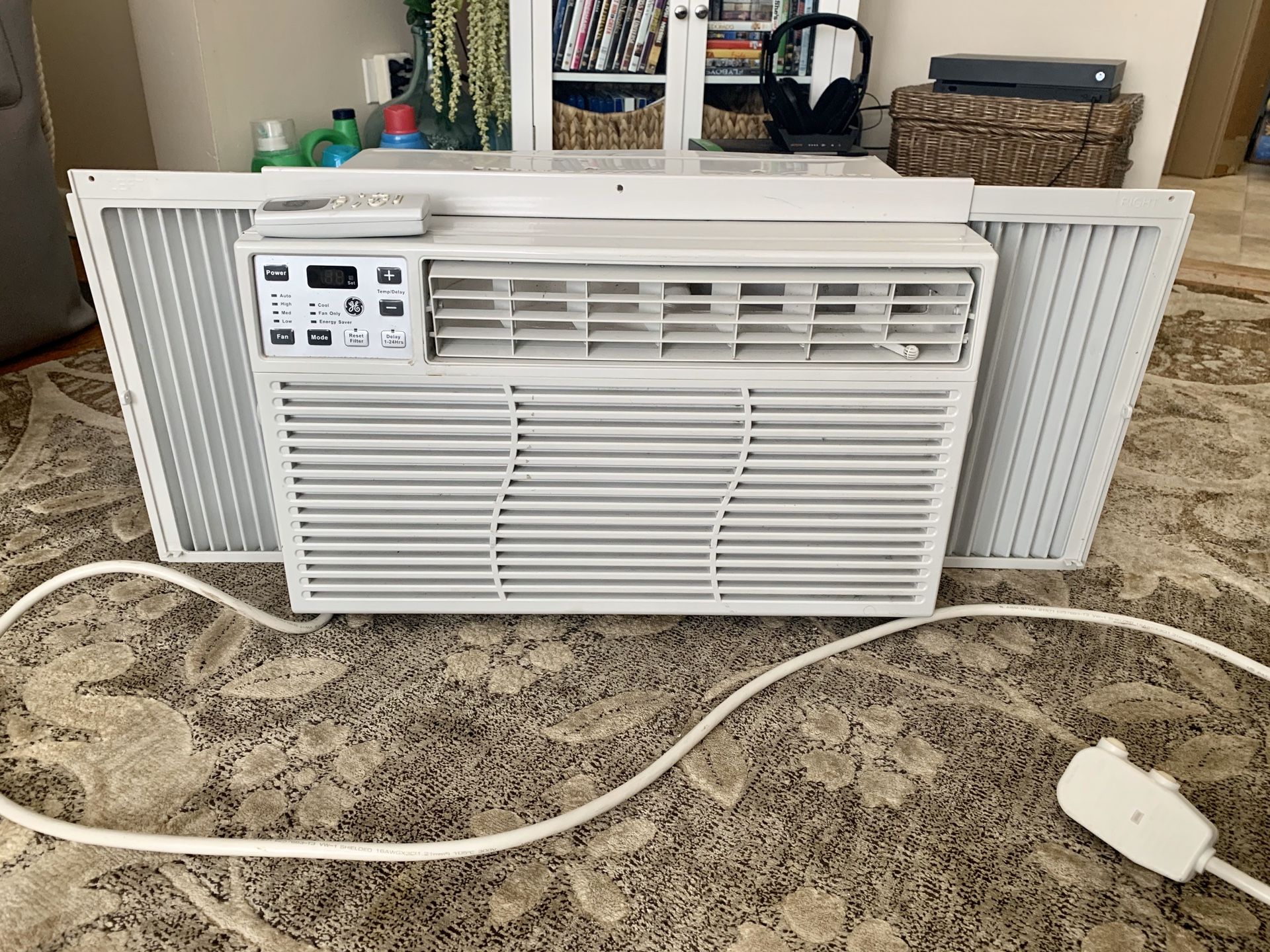 Window AC unit- Great condition!