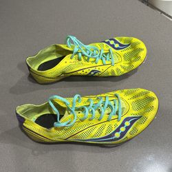 Saucany Track & Field Sprinter Shoes Size 7.5.