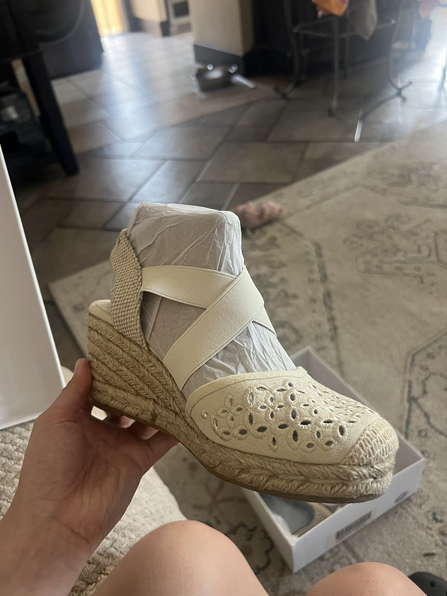 NEW size 6 women shoes