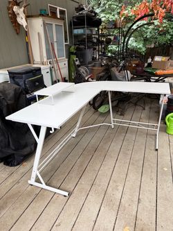 White L desk