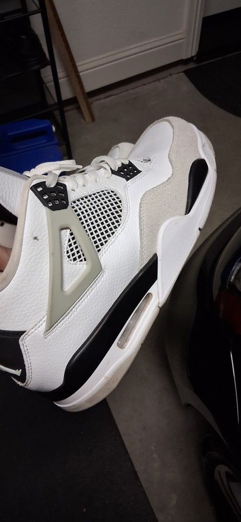 Air Jordan 4 Retro Military Black