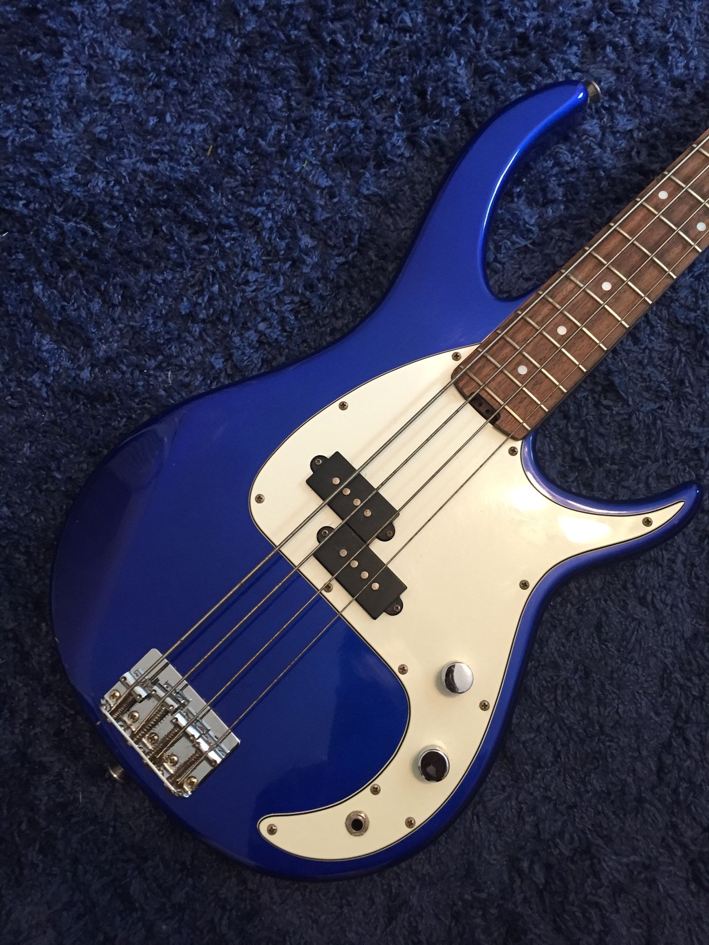 Peavey Milestone IV International Series bass. White and blue electric bass