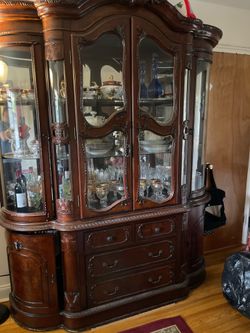 Elegant Solid Wood China Cabinet / Wall Unit – Excellent Condition