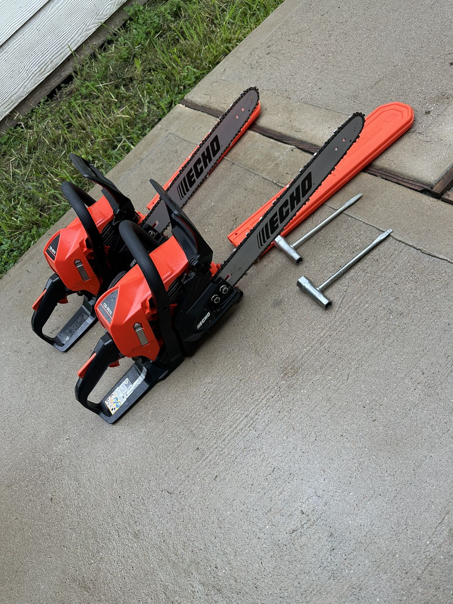 Echo CS-3510 Chainsaw 16 In. Like New Ready To Work Seminuevas Trabajando Muy bien Each One $170 Cada Una
