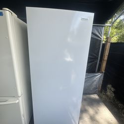 Frigidaire Freezer https://offerup.com/redirect/?o=MTYuY3U=.ft Everything Work Great 