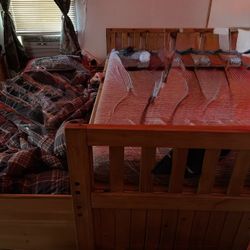 Twin bed with Twin Trundle