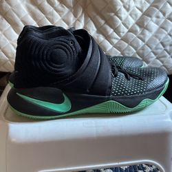 Kyrie 2 Size 11