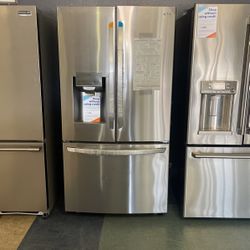 Stainless Steel L G Refrigerator With Bottom Freezer Spacious New And Beautiful‼️