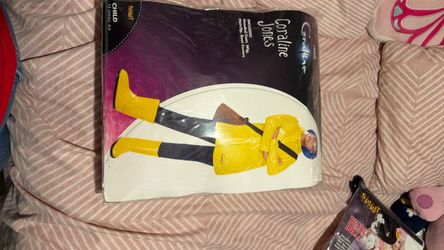 Small Brand new costume   Kids size 4 to6.