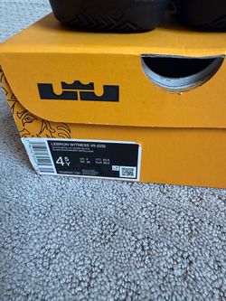 Boys Nike shoes - LeBron Witness VII - size 4.5