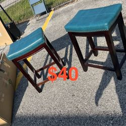 2 Bar Stools 
