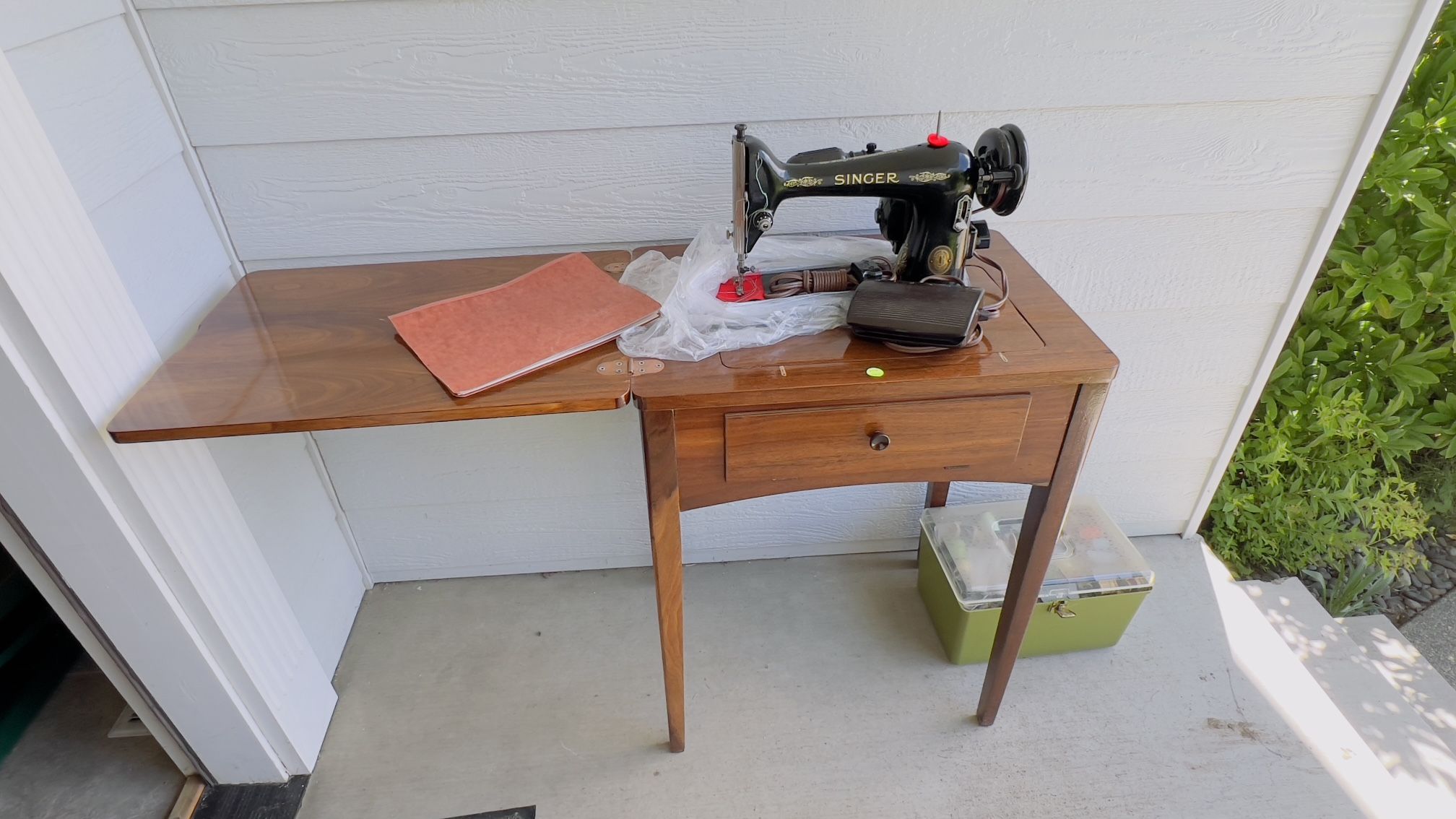 - Singer Sewing Machine 1950’s Vintage