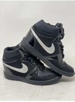 Womens Black Nike Size 8-8.5