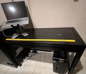 Desk with Large Keyboard Tray