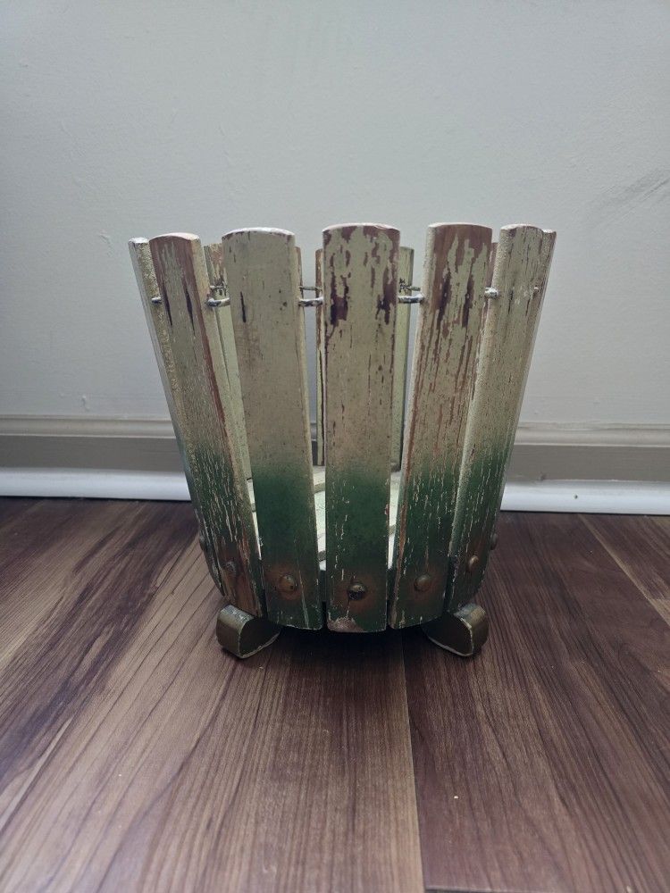 VINTAGE BASKET OR PLANT πͺ΄ HOLDER