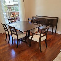 Dining Room Table with 6 Chairs And 2 Leafs. Plus Buffet.