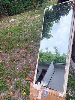 🪞 Full-Length Floor Mirror – Gold Frame