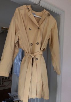 Like New! Woman’s LL Bean all weather jacket size Small