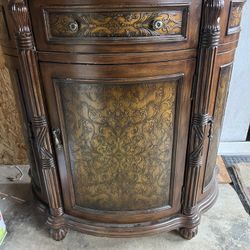 Dresser/cabinet 