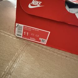 Size 11 NIKE DUNK