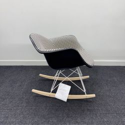 HERMAN MILLER EAMES MOLDED PLASTIC CHAIR BRAND NEW 100% AUTHENTIC DELIVERY AVAILABLE 