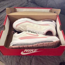 Women’s Nike AIRMAX