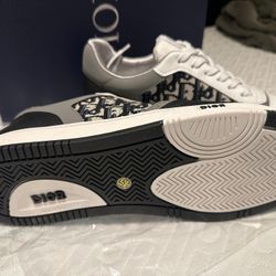 DESIGNER SHOES ( READ THE DESCRIPTION)