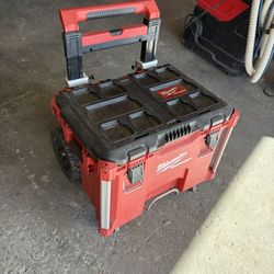 Milwaukee Pack Out Rolling Storage With Removable Handle Adjustment