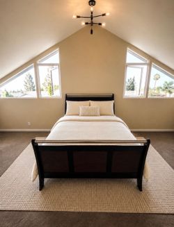 🔥 Ashley Queen Bedroom Set – Bed, Dresser w/ Mirror & Nightstand – Solid & Beautiful 🔥