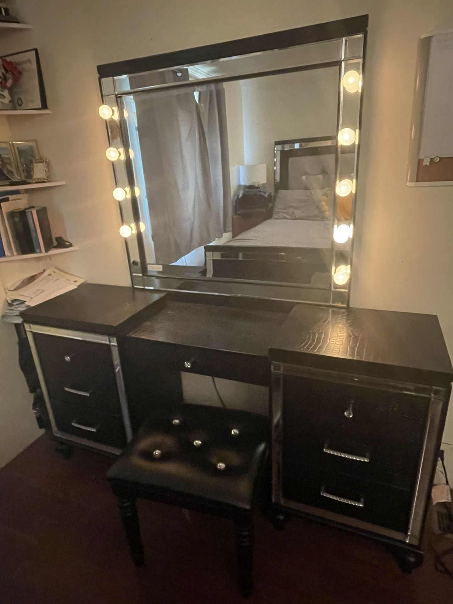 Vanity And dresser Set