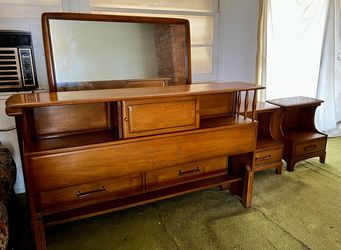 Mid-Century-Modern Bedroom Set - Unique Furniture Makers