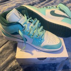 Air Jordan 1 Mid SE