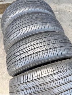 235/65r17 Kumho tires con 80% de Vida las 4