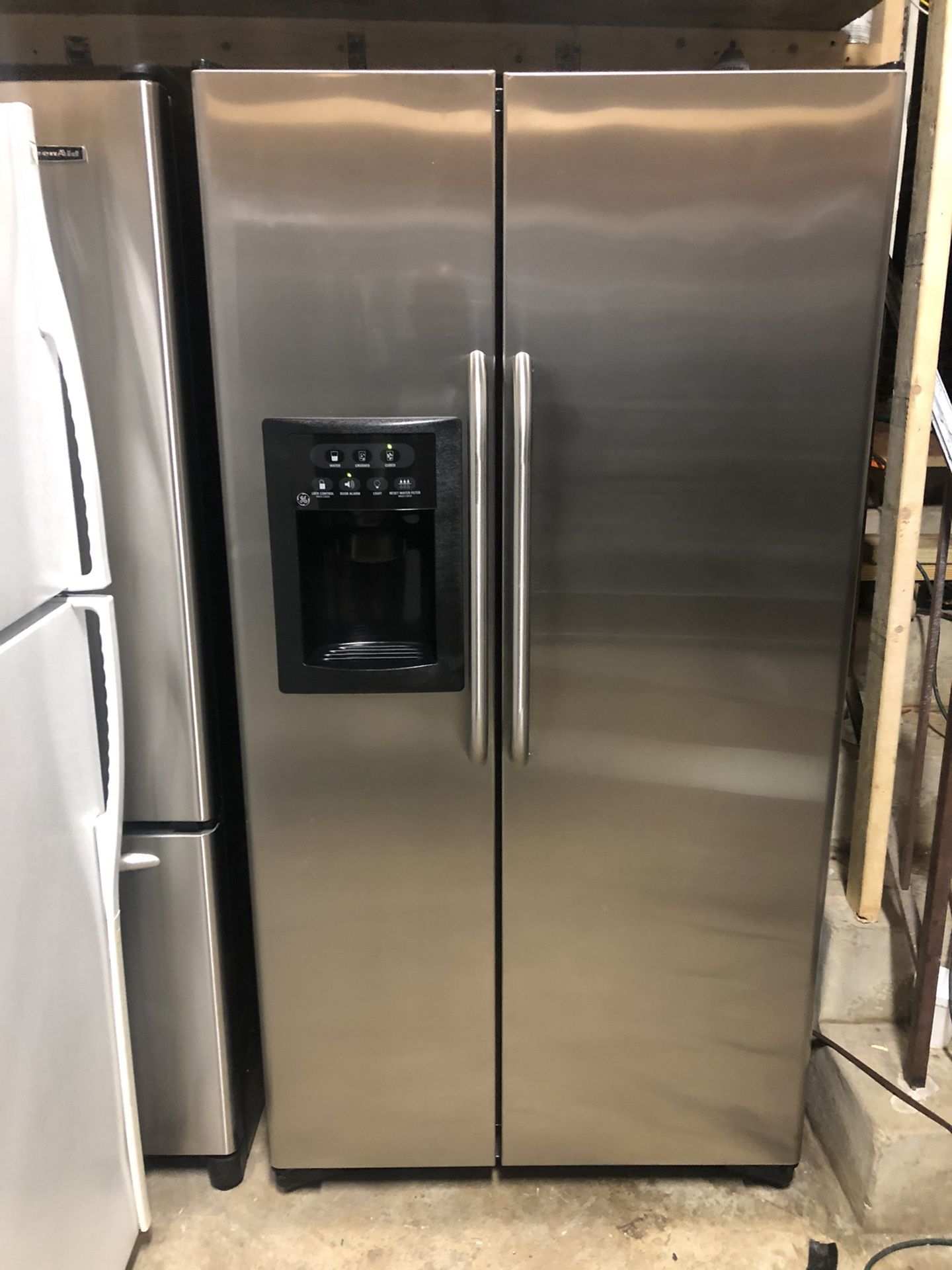 Refrigeradora General Electric de 36 pulgadas en buenas condiciones