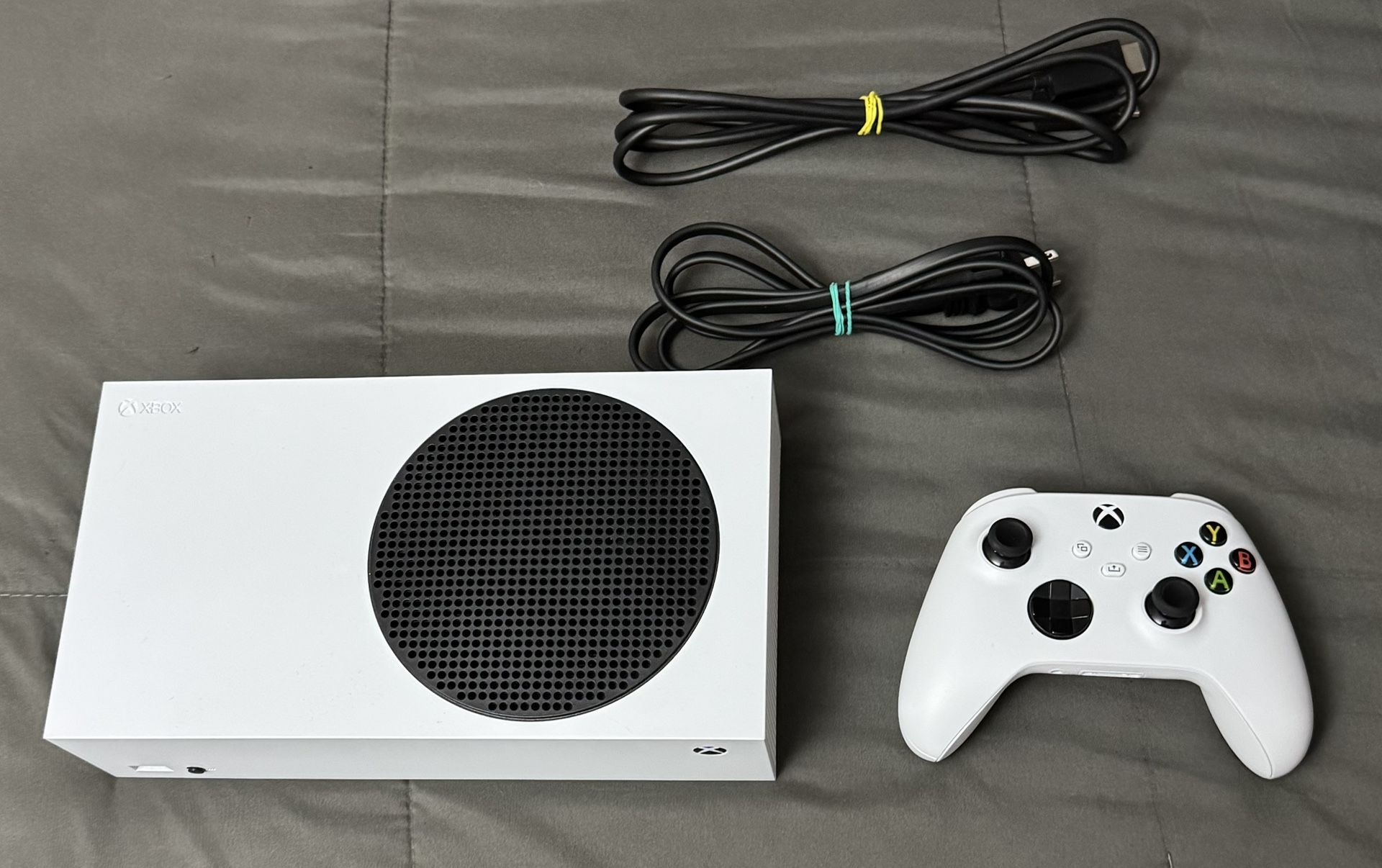 MICROSOFT XBOX ONE SERIES S CLOUD CONSOLE 1TB SSD W/ 4 RECHARGEABLE CONTROLLER BATTERIES
