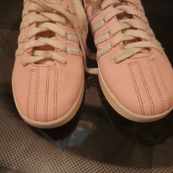Girls Kswiss Gym Shoes Size 3