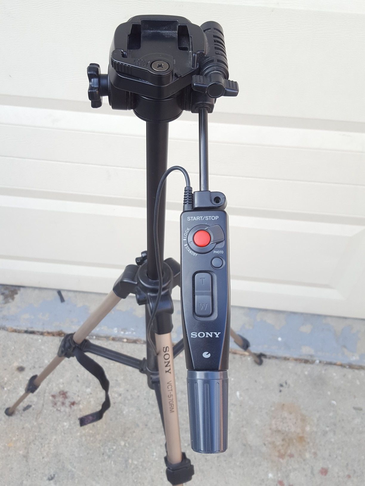 Sony VCT 570RM Video Camera Tripod with camcorder remote control audio video zoom photo