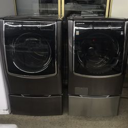 LG Front Loader Washer& Dryer Set (Gas Dryer)
