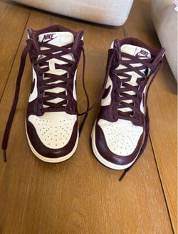 Nike Dunk Burgundy Crush size 6.5