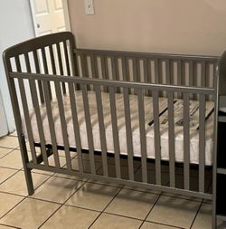 Baby gray crib
