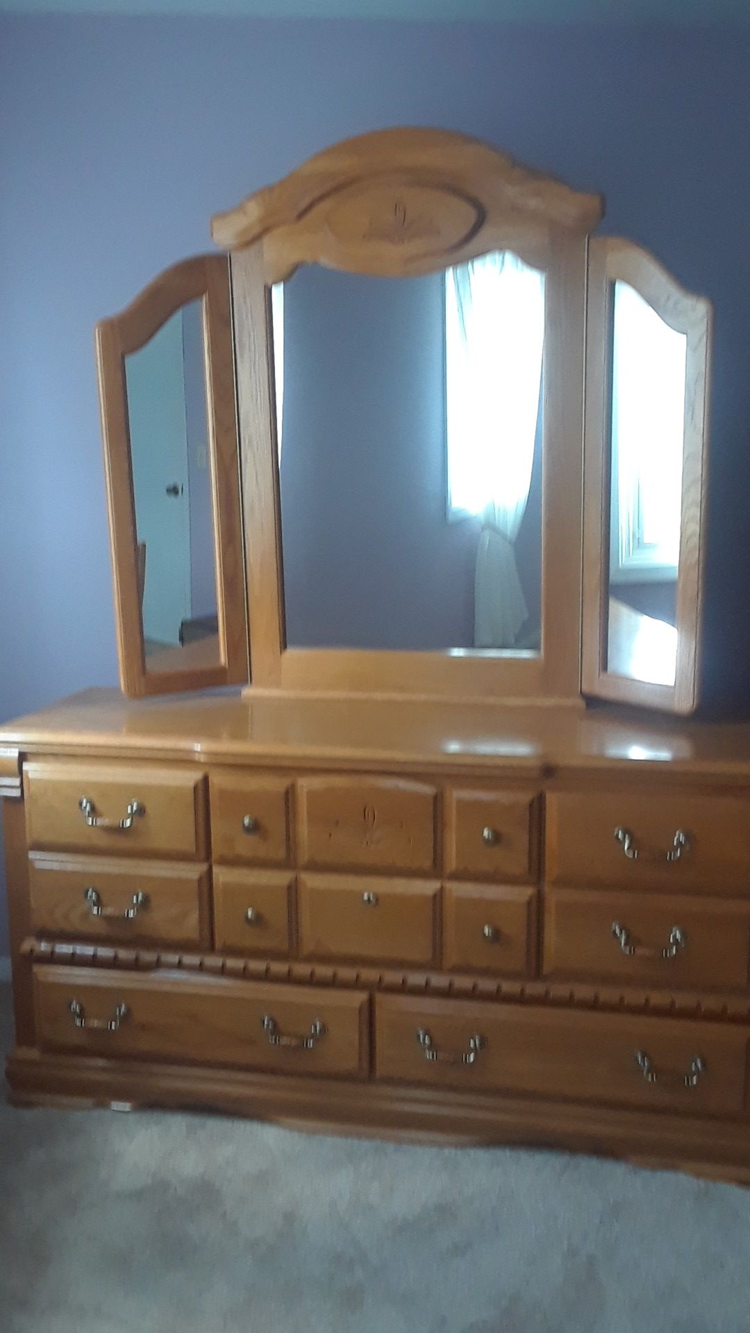 Queen OAK bedroom set for Sale in Carol Stream, IL OfferUp